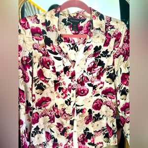 White House Black Market Silk Floral Shirt Pink Top Size 2 Button Down